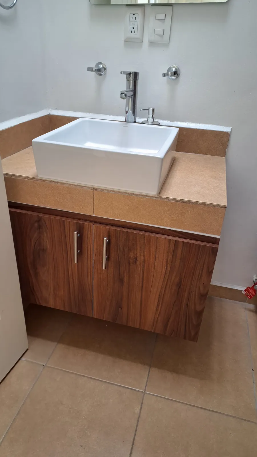 Mueble de baño compacto